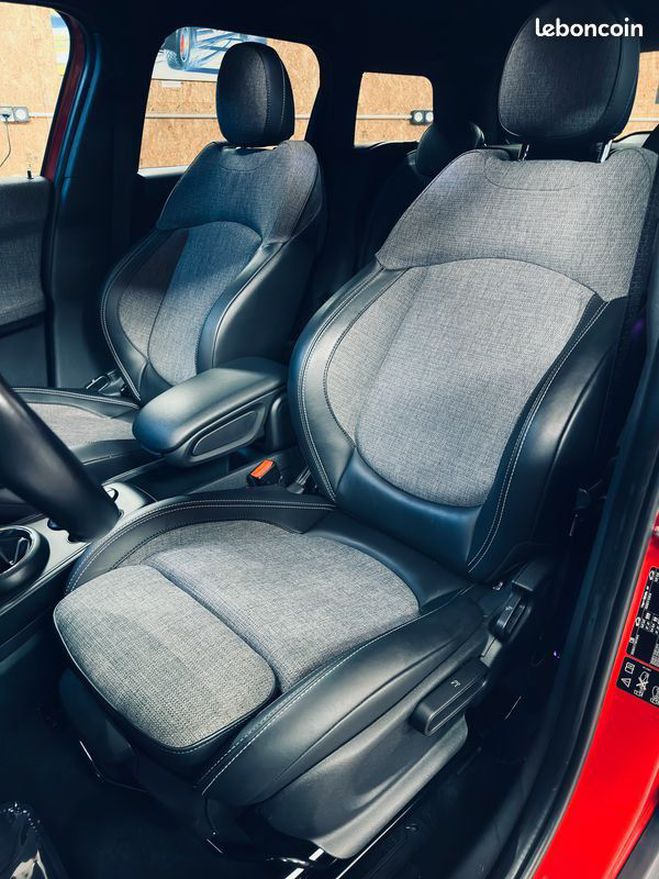 Mini Clubman iii cooper d finition jcw 150 bva8 Rouge de 2018