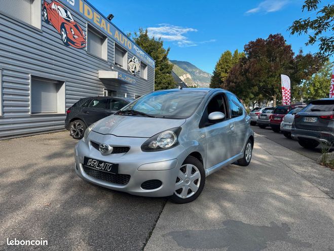 Toyota Aygo 1.0 vvt-i confort 5p Gris de 2010