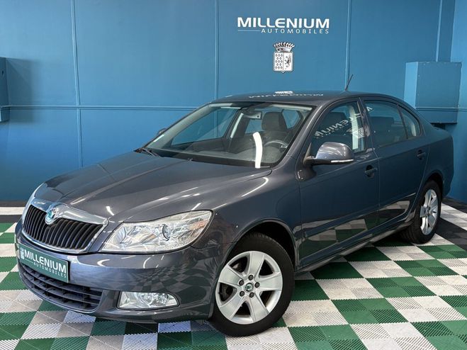 Cliquer pour voir la photo suivante Skoda Octavia 1.6 TDI105 CR FAP AMBITION Gris F de 2011
