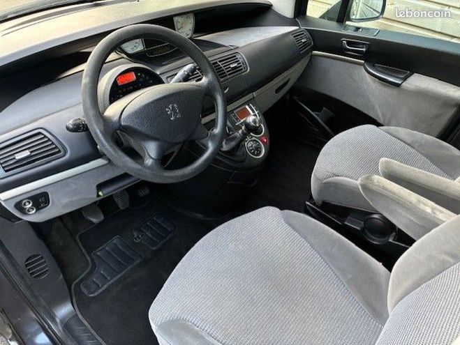 Peugeot 807 2.0 hdi 16v 120 confort Gris de 2008