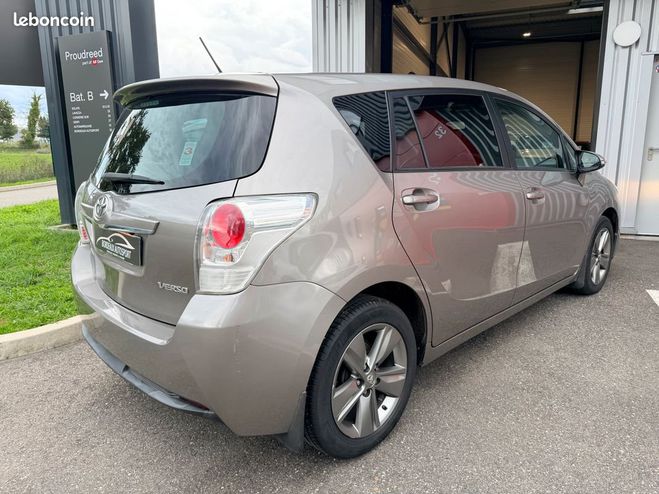 Toyota Verso 112ch D-4D Feel Skyview BVM6 Entretien 1 Gris de 2015