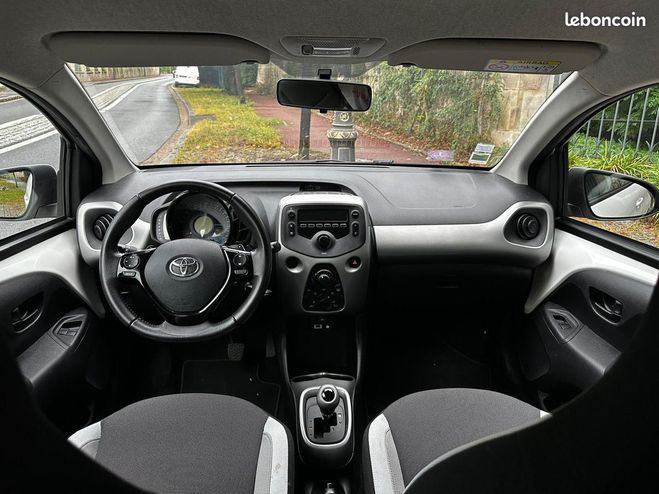 Toyota Aygo ii 1.0 vvt-i 4cv x-play 3p bva5 suivi co Blanc de 2015