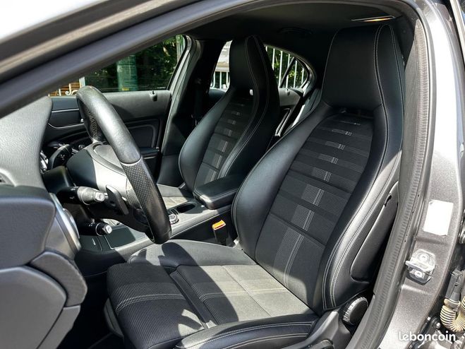 Mercedes Classe A BENZ 180 d Sensation 7G-DCT GARANTIE 12  Gris de 2017