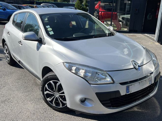 Renault Megane 3 III 1.5 DCI 110 Cv 5 PORTES / CRIT AIR Gris de 2012