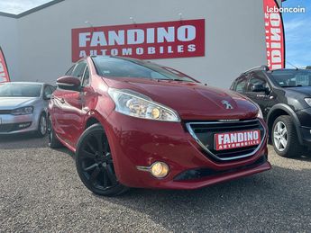  Voir détails -Peugeot 208 1.6 Hdi 92Ch Allure 5P à Pavie (32)