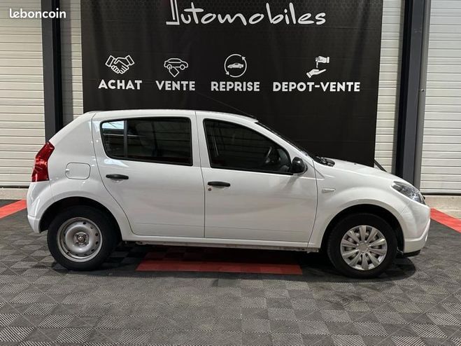Dacia Sandero 1.2 16v 75ch Blanc de 2012