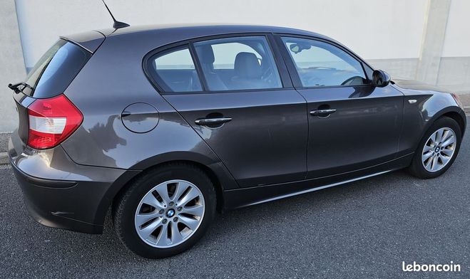 BMW Serie 1 E81-87 120i 150 CV PACK LUXE BVA Marron de 2006