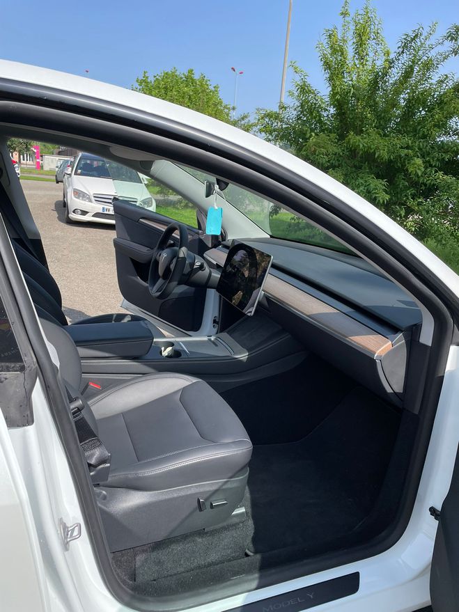 Tesla Model Y  finition Standard Propulsion  de 2024