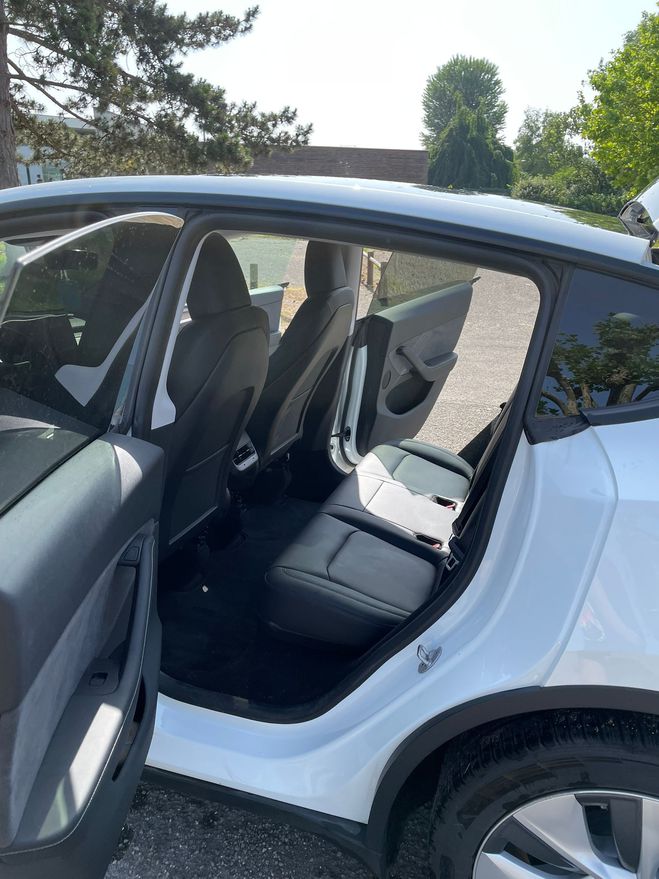 Tesla Model Y  finition Standard Propulsion  de 2024