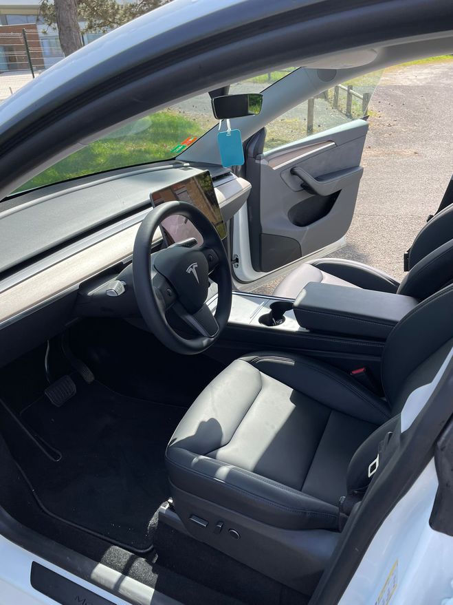 Tesla Model Y  finition Standard Propulsion  de 2024