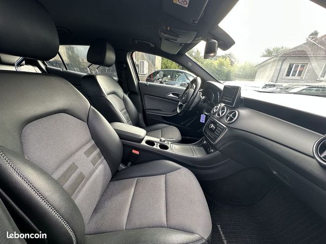Mercedes Classe GLA Classe 180 INSPIRATION 7G-DCT Noir de 2015