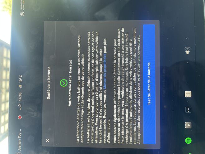 Tesla Model 3  ROUGE / INTRIEUR BLANC   de 2024