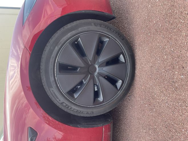 Tesla Model 3  ROUGE / INTRIEUR BLANC   de 2024