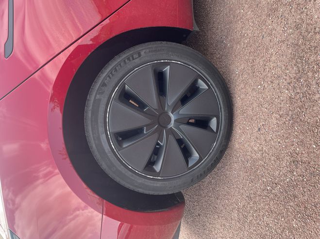 Tesla Model 3  ROUGE / INTRIEUR BLANC   de 2024