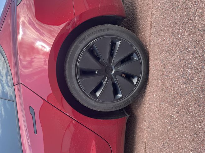 Tesla Model 3  ROUGE / INTRIEUR BLANC   de 2024