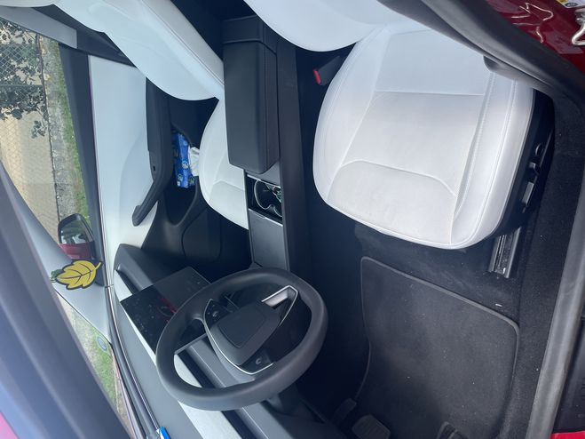 Tesla Model 3  ROUGE / INTRIEUR BLANC   de 2024