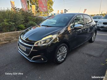  Voir détails -Peugeot 208 Style 1.2l Ess 82ch 05-2017 89 000Km GAR à Sannois (95)