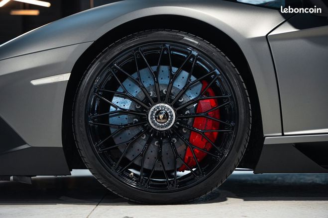 Lamborghini Aventador AVANTADOR LP 750-4 SV 6.5 V12 | 1-600 CG Gris de 2015