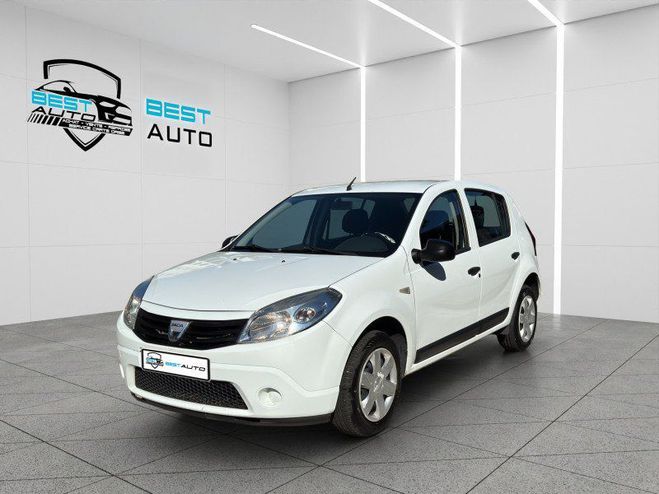 Dacia Sandero 1.2 16V 75CH LAUREATE Blanc de 2010