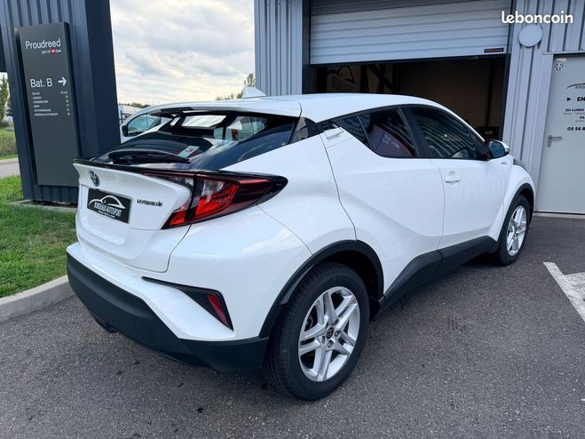 Toyota C HR CH-R 1.8 122h Dynamic Business 2WD E-CVT Blanc de 2022