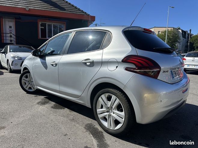 Peugeot 208 1.6 BLUEHDI 100CH STYLE 5P Gris de 2017