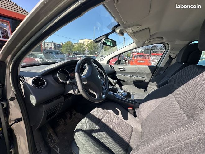 Peugeot 3008 1.6 HDI115 FAP STYLE III Gris de 2013