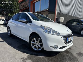  Voir détails -Peugeot 208 1.2 VTI STYLE 5P à Morsang-sur-Orge (91)