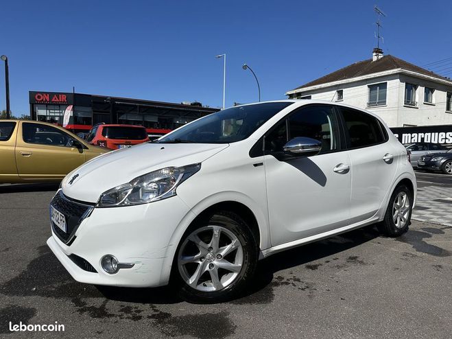 Peugeot 208 1.2 VTI STYLE 5P Blanc de 2014