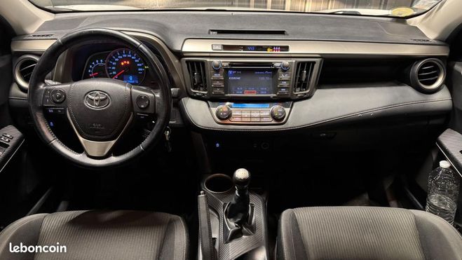 Toyota RAV 4 2.0 D4D 125 BUSINESS 4X2 Attelage Blanc de 2013