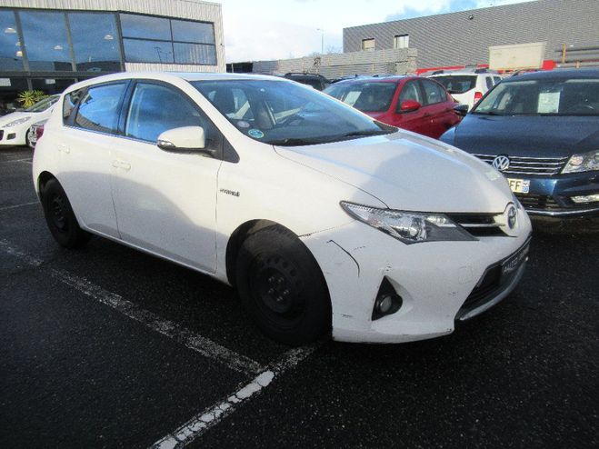 Toyota Auris Hybride 136h Dynamic Blanc de 2013