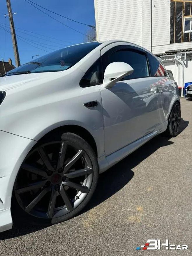 Opel Corsa Opel Corsa OPC 1.6 T 210 NURBURGRING EDITION LIMITE Blanc de 2013