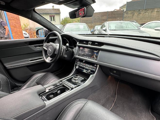 Jaguar XF 2.0 D - 180 ch BVA R-Sport NOIR de 2019