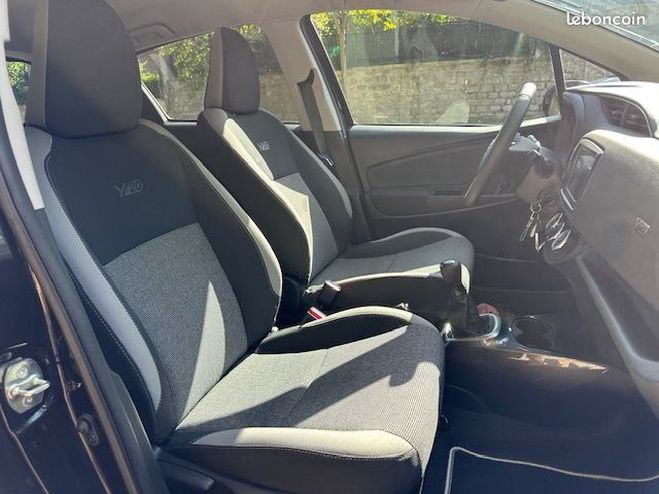 Toyota Yaris III (3) 70 VVT-I DESIGN Y20 5P 1re MAIN Noir de 2019