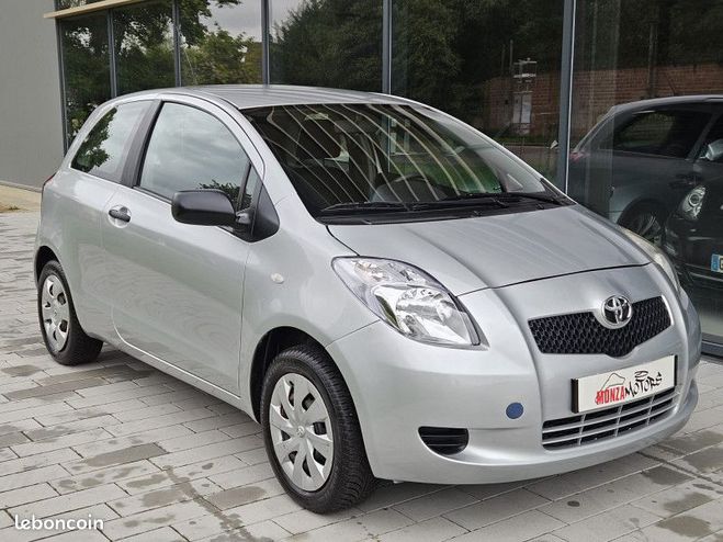 Toyota Yaris 1.0 VVT-I 68CH 3P Gris de 2006