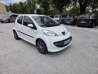  Voir détails -Peugeot 107 Urban à  Les Pennes-Mirabeau (13)