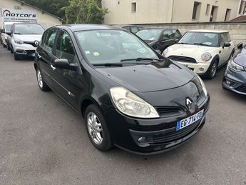 Voir détails -Renault Clio III 1.2 16V 75 Dynamique à Villeneuve-Saint-Georges (94)