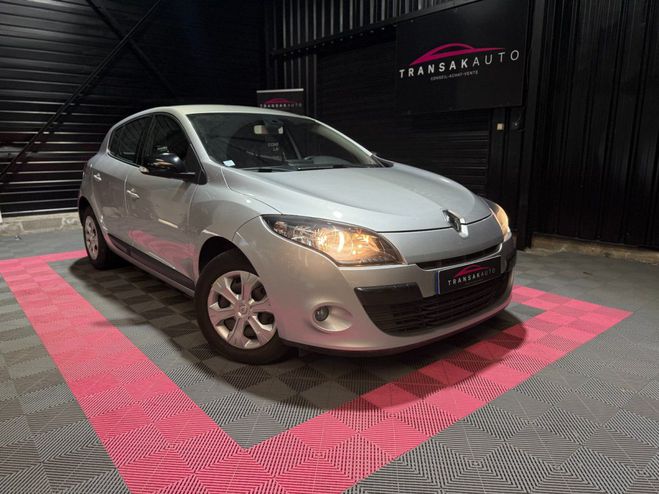 Cliquer pour voir la photo suivante Renault Megane iii berline dci 110 fap eco2 GRIS de 2011