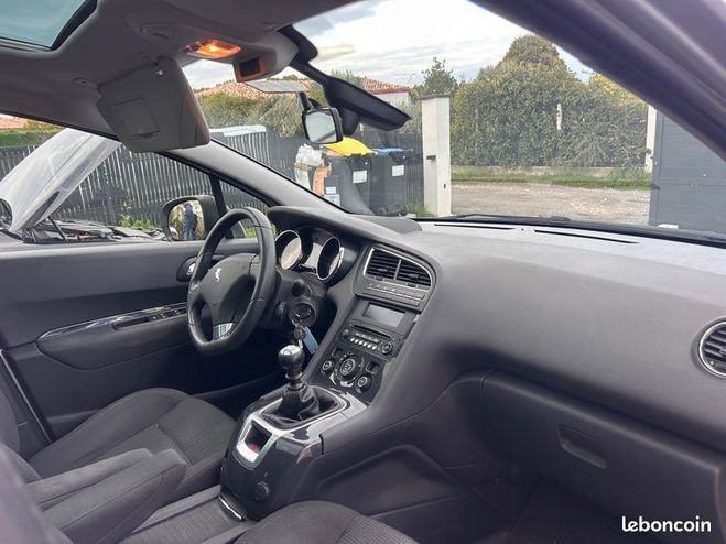 Peugeot 5008 1.6 hdi 112ch Family Argent de 2012