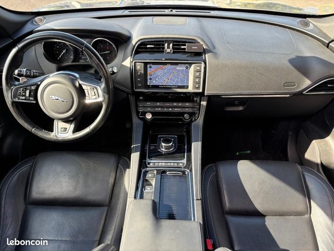 Jaguar F Pace 2.0 180CH BLACK LIMITED R-SPORT AWD BOIT Gris de 2018