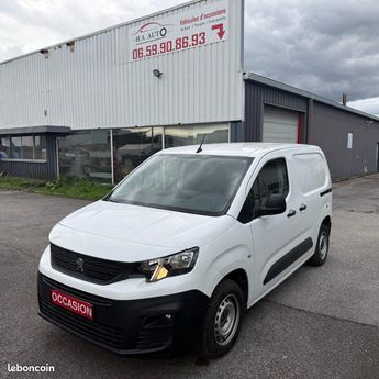  Voir détails -Peugeot Partner Standard Fourgon Premium Hdi 2 portes co à Cranves-Sales (74)