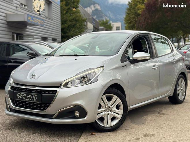 Peugeot 208 1.2 82ch Signature 5P GPS Camra Attelag Gris de 2018