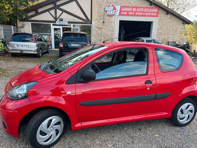 Toyota Aygo 1.0i en bon tat gnral 4 cv Rouge de 2010