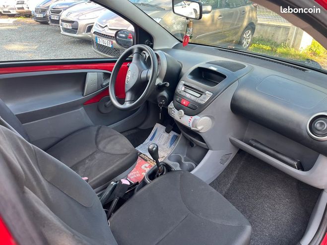 Toyota Aygo 1.0i en bon tat gnral 4 cv Rouge de 2010
