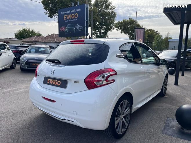 Peugeot 208 1.6 E-HDI 115CH XY 3P Blanc de 2015
