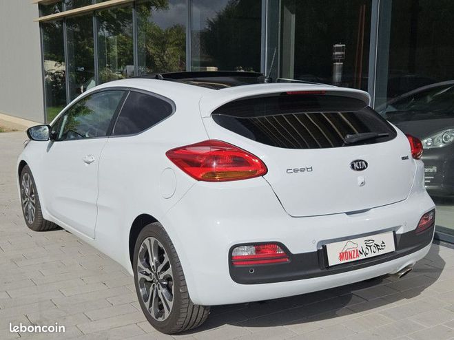 Kia ProCeed CEE'D 1.6 CRDI 128CH SPORT Blanc de 2015