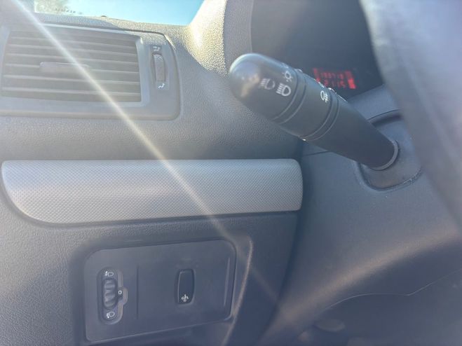 Renault Clio II (3) CAMPUS 1.2 60 ACCESS 5P Gris de 2010