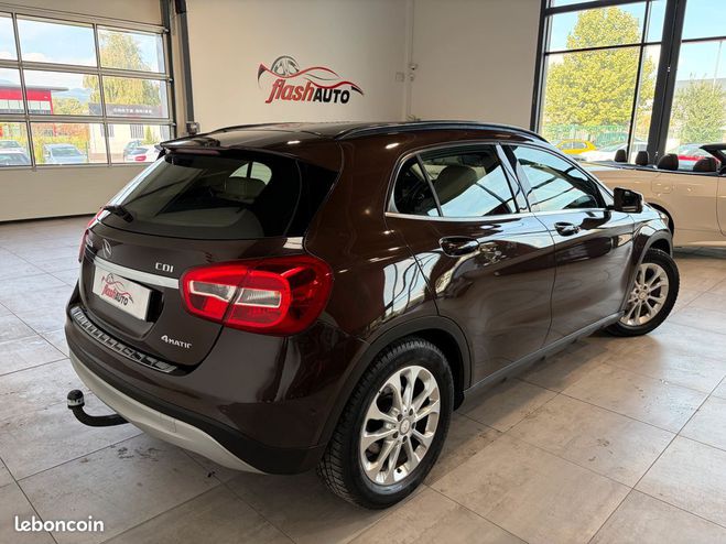 Mercedes Classe GLA Classe 220 CDi 4MATIC 7G-DCT 163cv-BVA-2 Marron de 2014