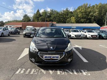  Voir détails -Peugeot 208 1.6 e-HDi FAP Allure 5p à Firminy (42)