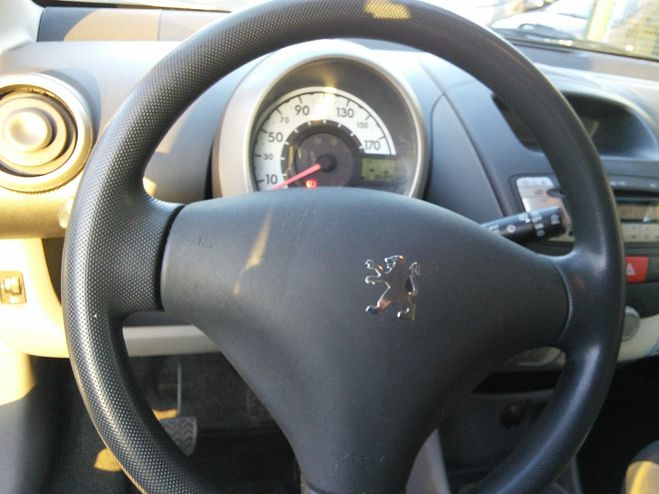 Peugeot 107 1.0 68 Urban 5 PORTES Gris anthracite de 2006
