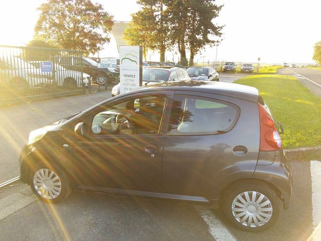 Peugeot 107 1.0 68 Urban 5 PORTES Gris anthracite de 2006